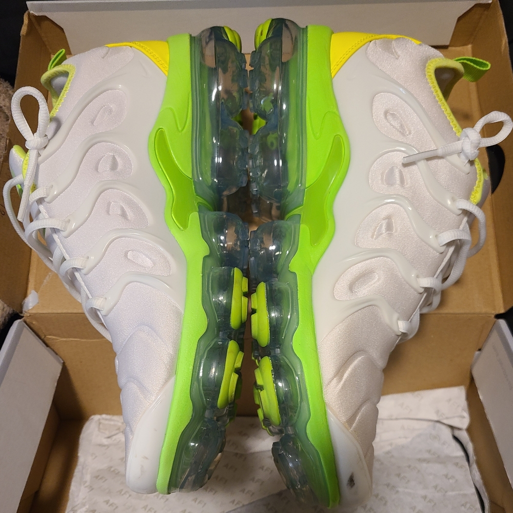 White and Green Vapormax - Picture 2 of 8